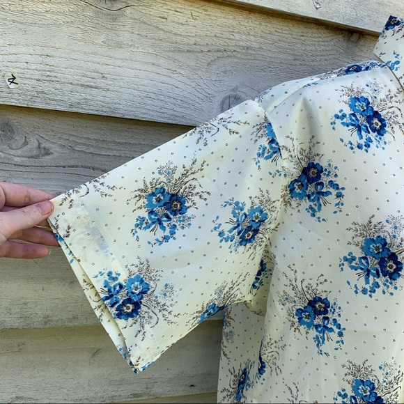 True Vintage 70s Macro Floral Print Wide Collar Short Sleeve Button Down Shirt - Picture 7 of 16